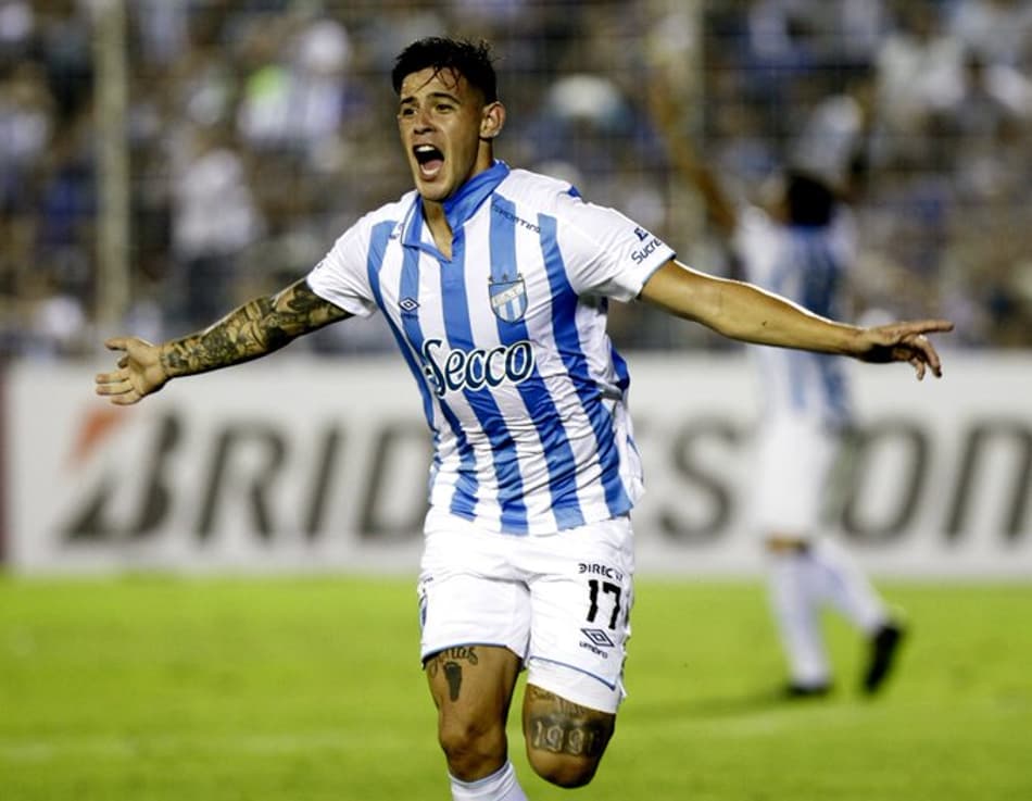 Nos pênaltis, Atlético Tucumán elimina o The Strongest e avança na Libertadores