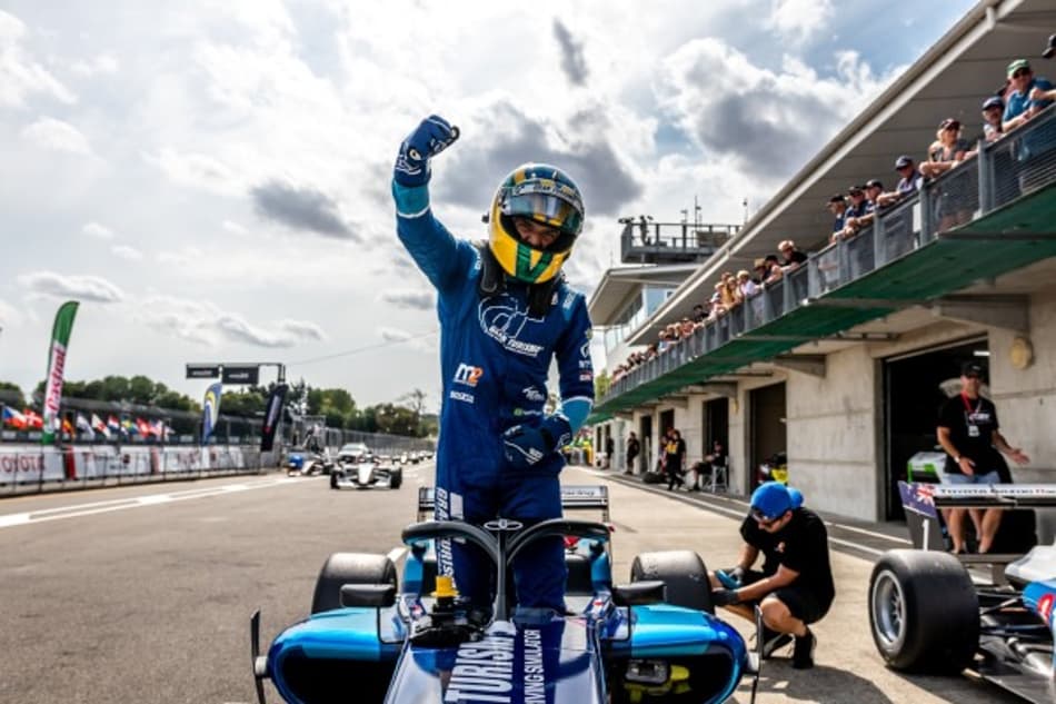 Fraga vence em Manfeild e diminui diferença para o líder Lawson; TRS será decidido nesta madrugada