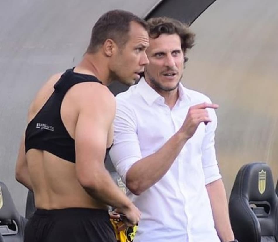 Diego Forlán faz avaliação sobre início de trabalho no Peñarol