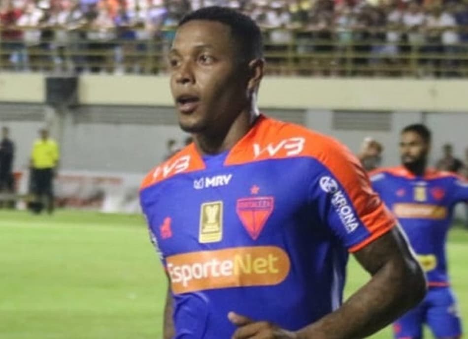 Visitando o Imperatriz, Fortaleza vence e assume liderança da chave no Nordestão