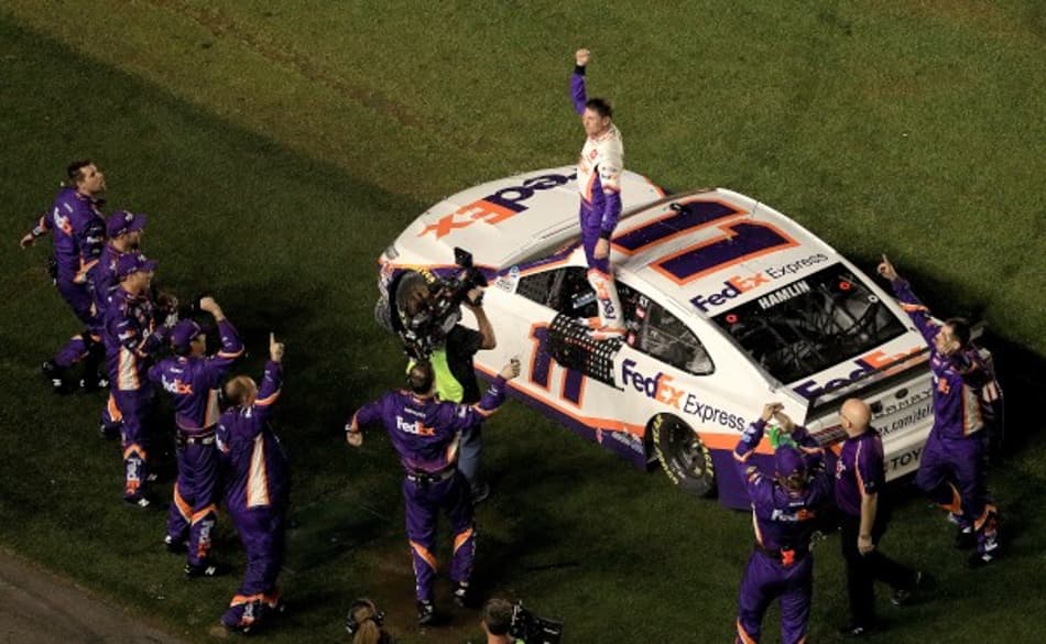 Denny Hamlin vence as 500 Milhas de Daytona após acidente grave de Ryan Newman