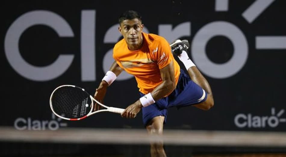 Monteiro passa fácil às quartas de Santiago