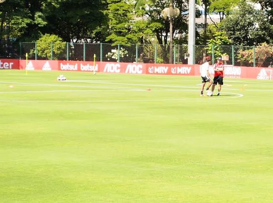 Treino do São Paulo tem Antony em campo e papo de Diniz e Igor Gomes