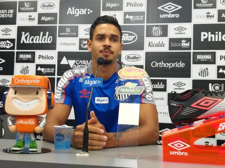 Veríssimo fala sobre confiança antes de estreia pelo Santos no ano