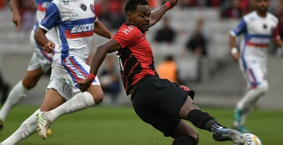 Athletico Paranaense goleia o Cascavel CR e segue na briga pela liderança do Estadual