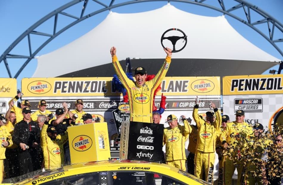 Joey Logano conquista a vitória pelo segundo ano seguido em Las Vegas