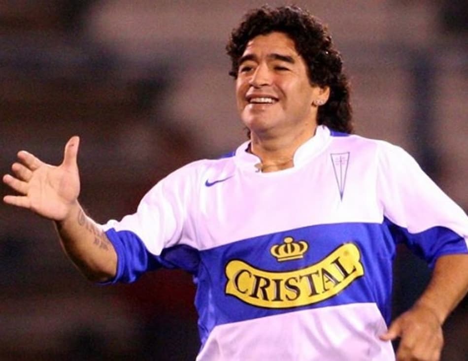 Universidad Católica relembra quando Maradona defendeu o clube em amistoso