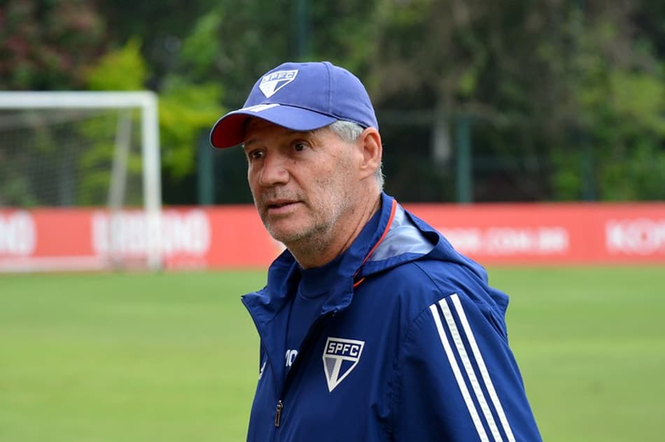 Com Diniz fora, auxiliar comandará o São Paulo pela décima vez