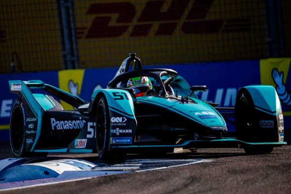 Sacha Fenestraz ficou animado com teste pela Jaguar Racing