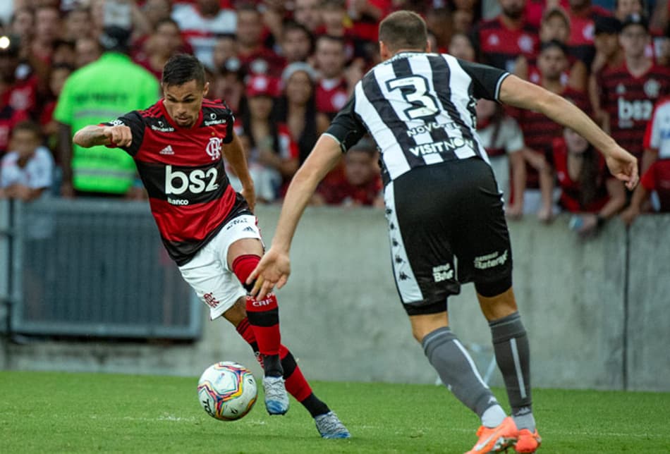 ATUAÇÕES: Principal arma no clássico, Michael foi a inspiração do Rubro-Negro