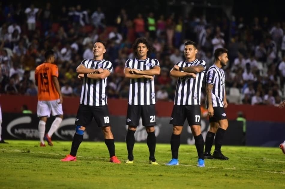 Libertad goleia General Díaz e segue isolada no ponta do Apertura paraguaio