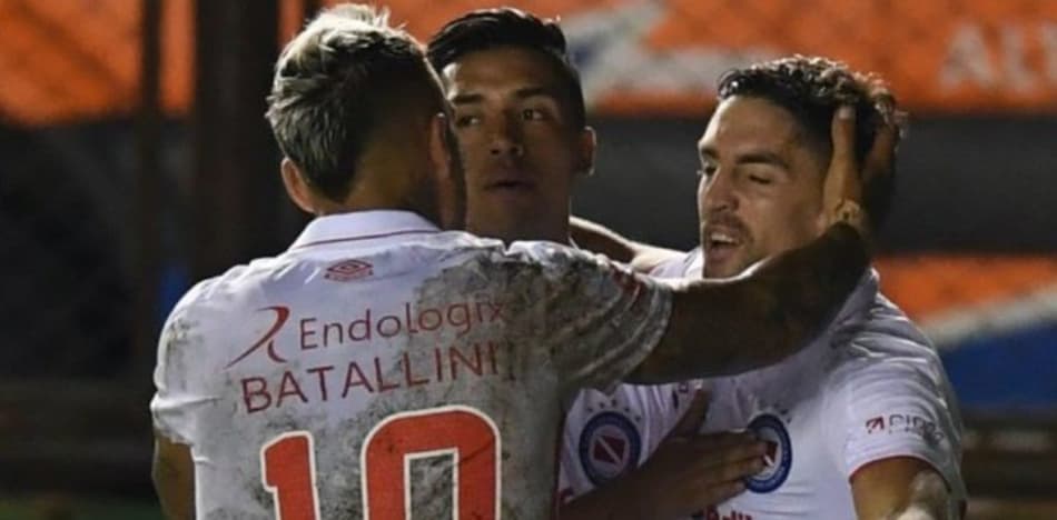 Argentinos Juniors avança na Copa Argentina com triunfo magro sobre o Cañuelas