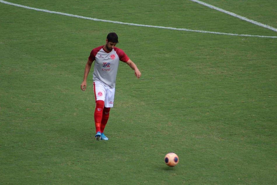 Após retorno de lesão, zagueiro do Anapolina pede foco na temporada