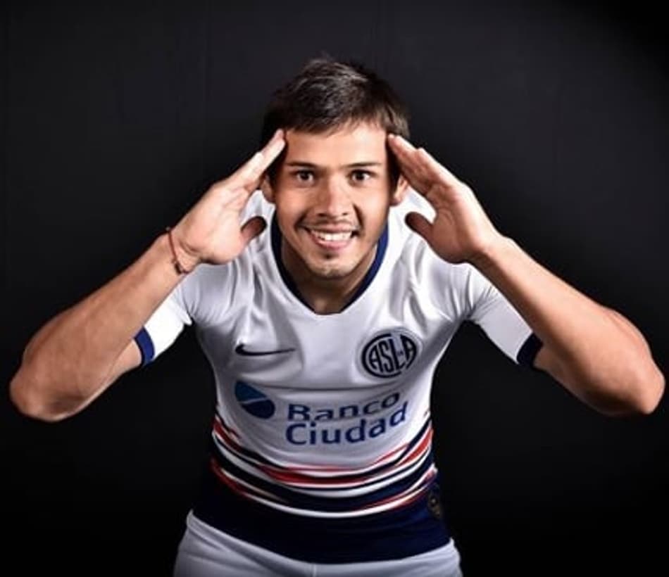 Óscar Romero marca gol de placa em vitória do San Lorenzo; Assista