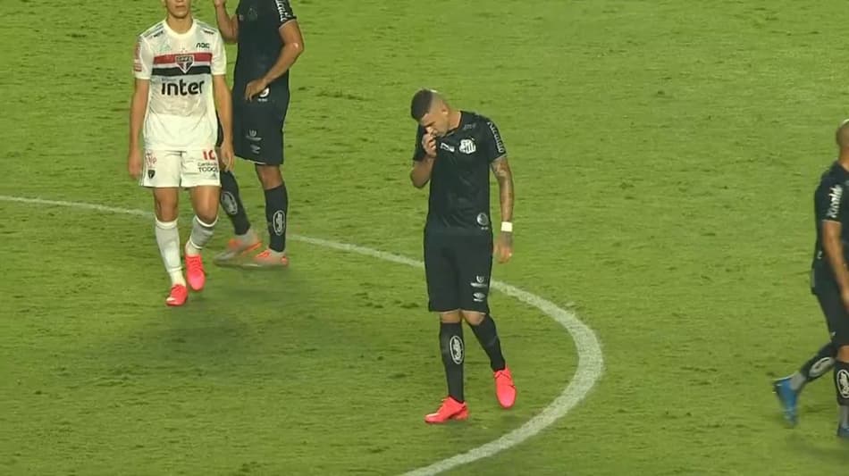 ATUAÇÕES: Quanto Jobson recebeu do LANCE! após cartão vermelho? Veja aqui