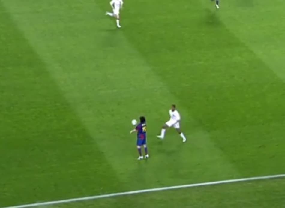 UEFA relembra drible antológico de Messi em Evra; Assista