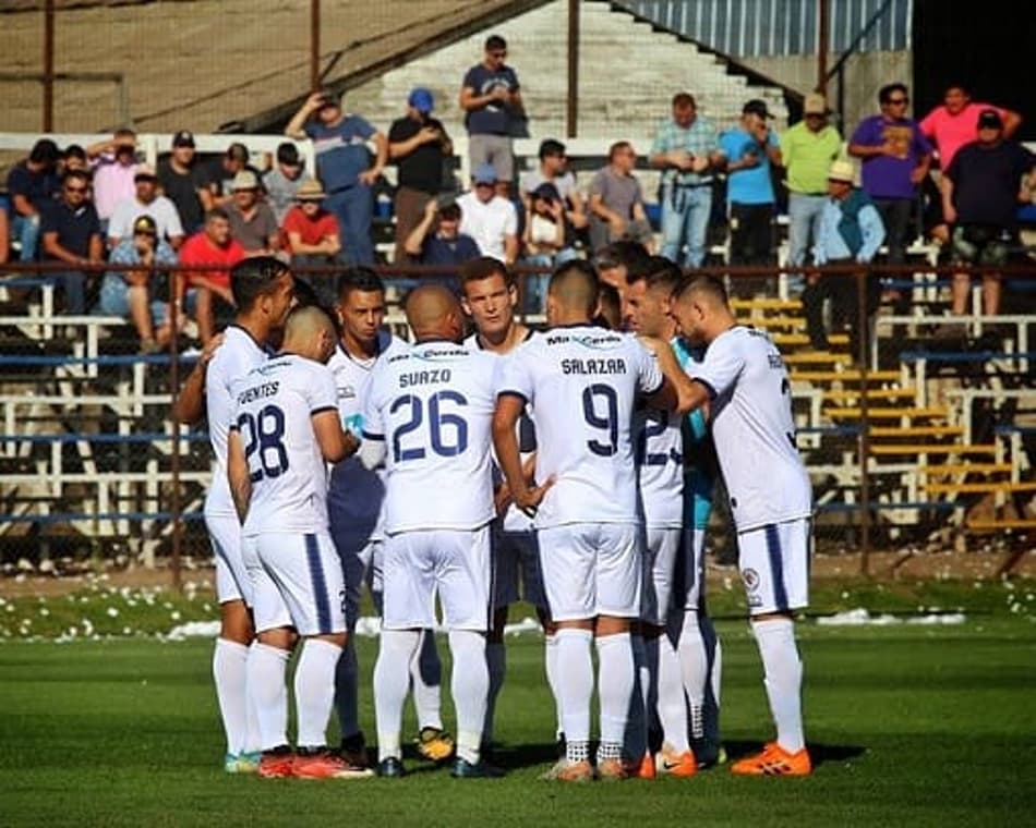 Chile: Deportes Santa Cruz pontua pela primeira vez na Segundona
