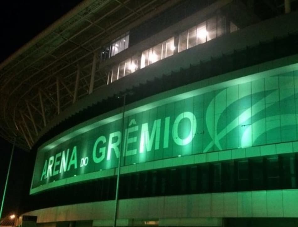 COVID-19: Arena do Grêmio fica verde em homenagem aos profissionais da saúde