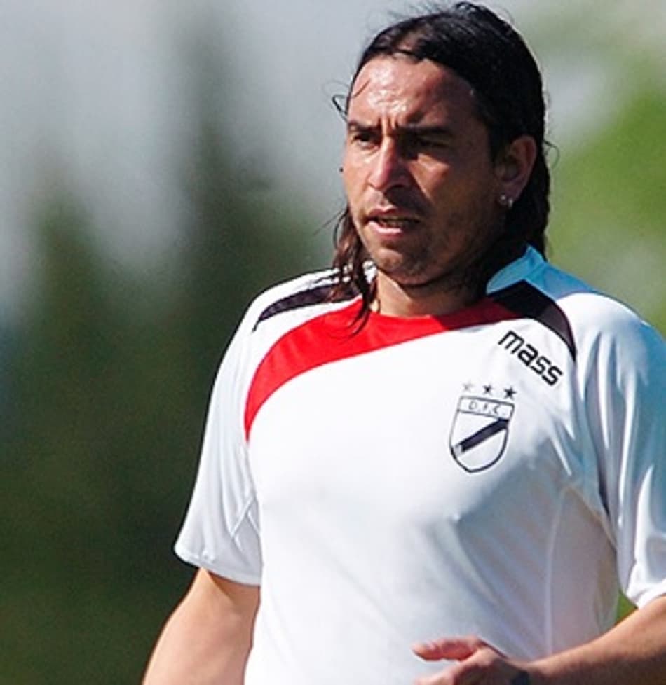 Ex-jogador acusa técnico de cobrar dinheiro para escalá-lo na equipe; Comandante responde