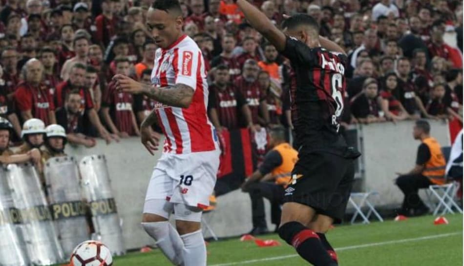 Meia revela sonhar com pênalti perdido na final da Sul-Americana