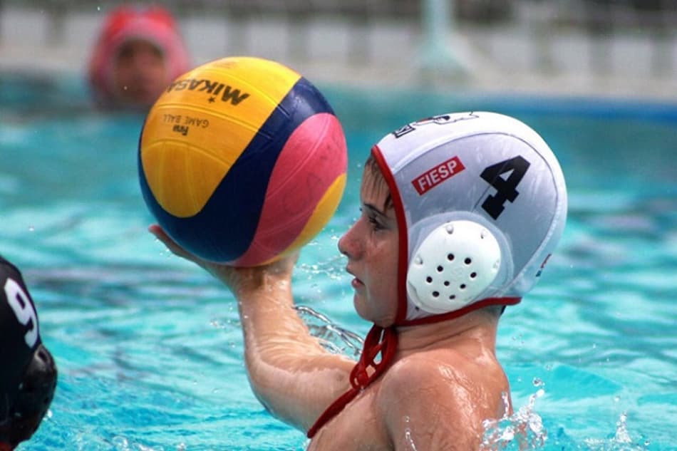 Crianças levam o polo aquático para casa em campanha da liga brasileira