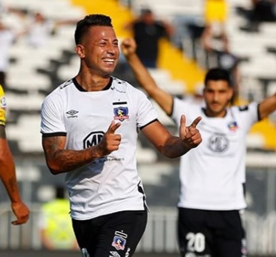 Ex-Botafogo, Leo Valencia dispara: 'Não me arrependo de ter vindo para o Colo-Colo'