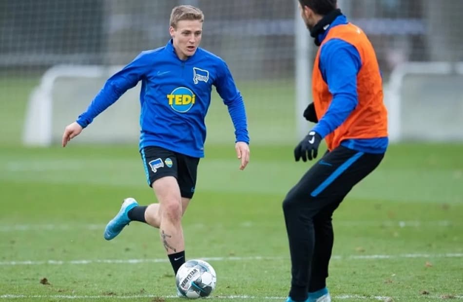 Meio-campista argentino relata como foi volta aos treinos na Alemanha