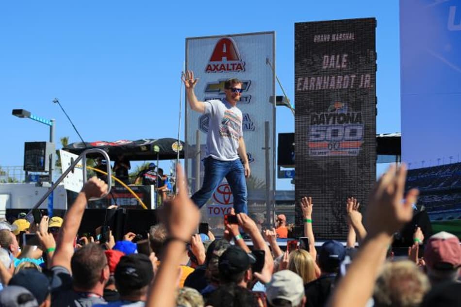 Dale Earnhardt Jr. participa de corrida virtual da Indy