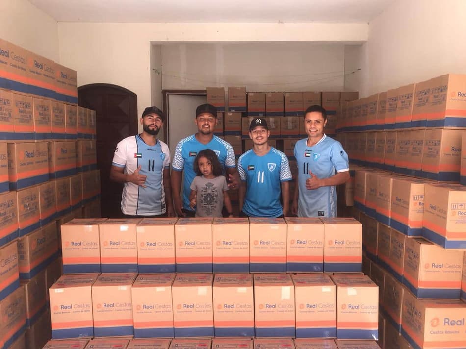 Diadema recebe cestas básicas doadas pelo atacante Neílton