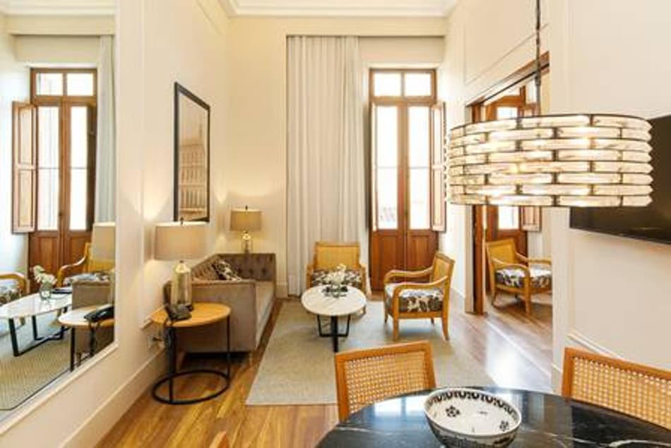 Veja como é o hotel de luxo onde Ronaldinho Gaúcho e Assis estão em prisão domiciliar no Paraguai