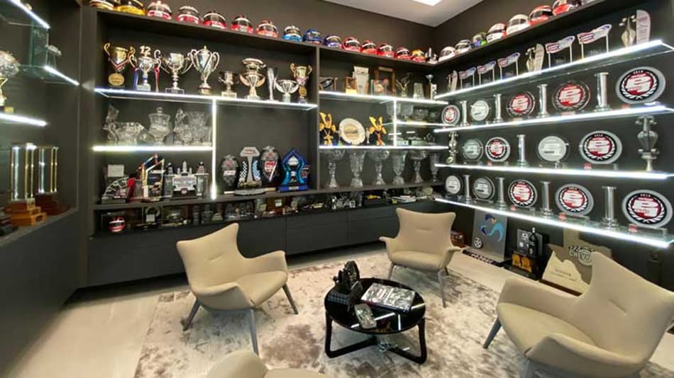 Papo com Helinho Castroneves: 'Um pouco da minha sala de Troféus'
