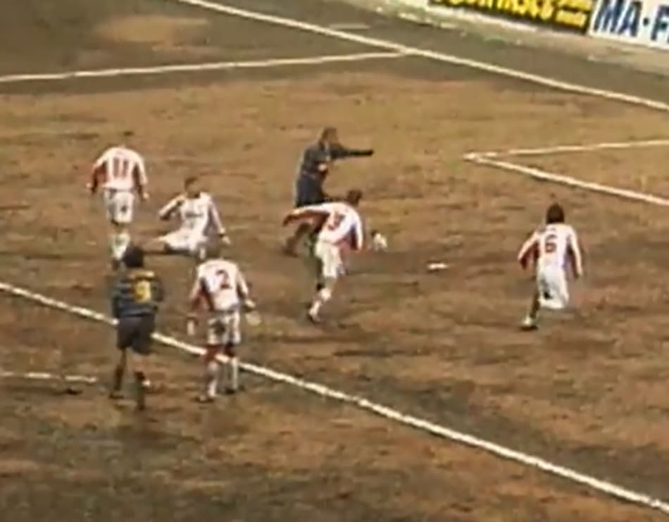 Gol lendário de Ronaldo Fenômeno pela Internazionale ganha destaque nas redes