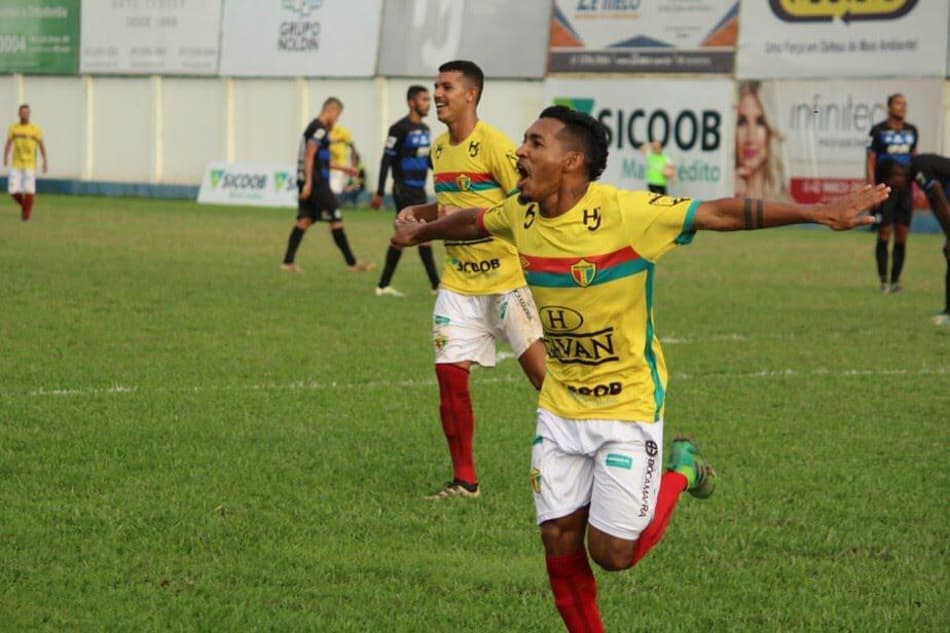 Atacante do Brusque cai nas graças do torcedor e agradece: 'Feliz com o carinho'