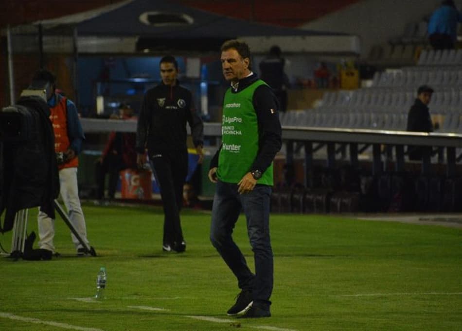 No Equador, técnico faz aposta com jogador envolvendo churrasco