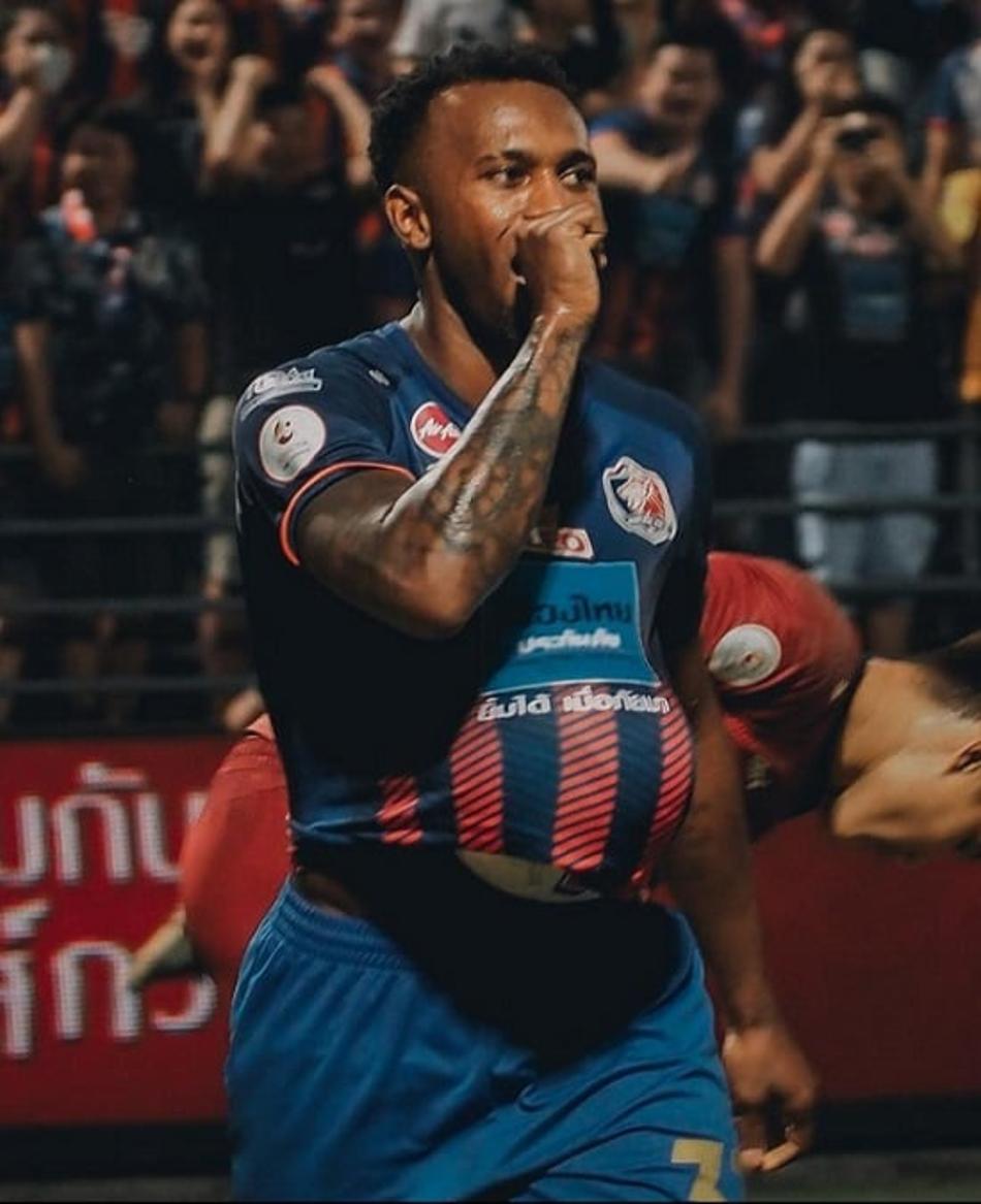 Prestes a ser pai, atacante Heberty fala do sonho a ser realizado