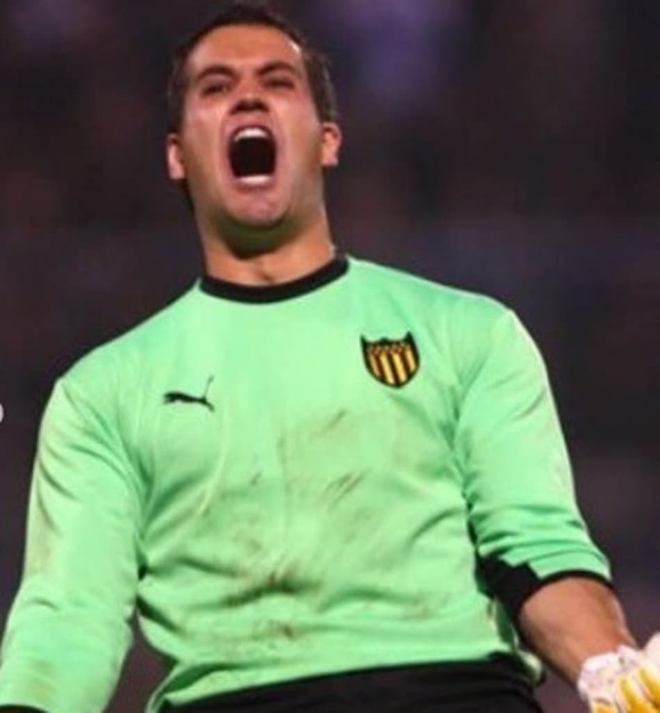 Ex-goleiro do Peñarol recorda final contra o Santos e dá resposta criativa sobre o vice da Libertadores