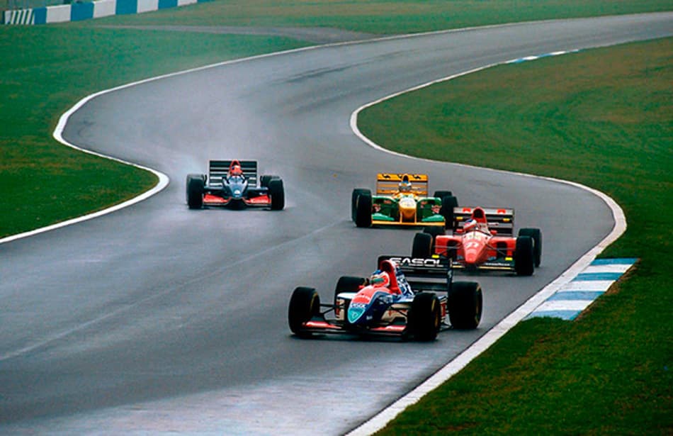 Rubens Barrichello relembra com carinho ter dividido as pistas com seu ídolo Ayrton Senna