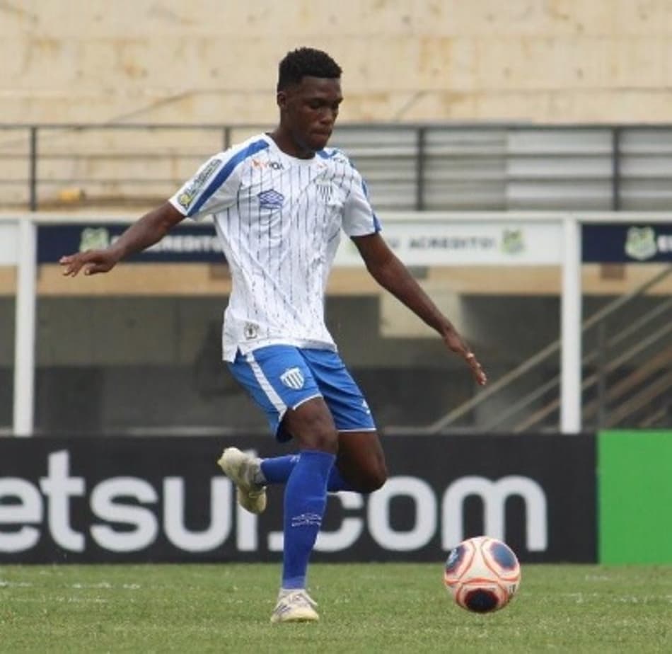 Destaque no Sub-20, zagueiro vive expectativa para ser comprado pelo Avaí