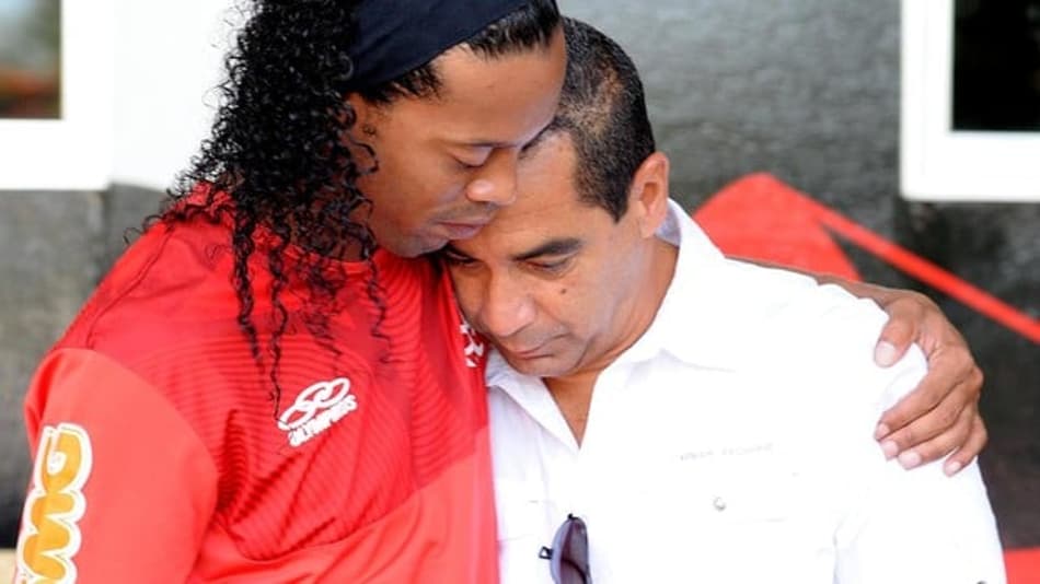 Zinho revela ‘mico’ e ‘problemas seríssimos’ por causa de Ronaldinho no Flamengo