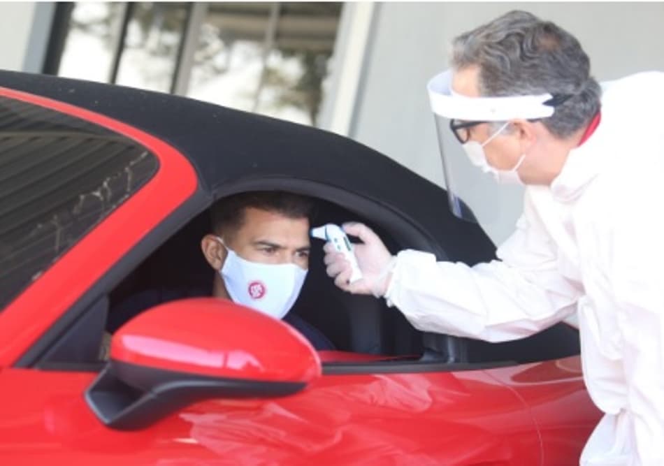 Elenco do Internacional passa por avaliação médica no CT Parque Gigante