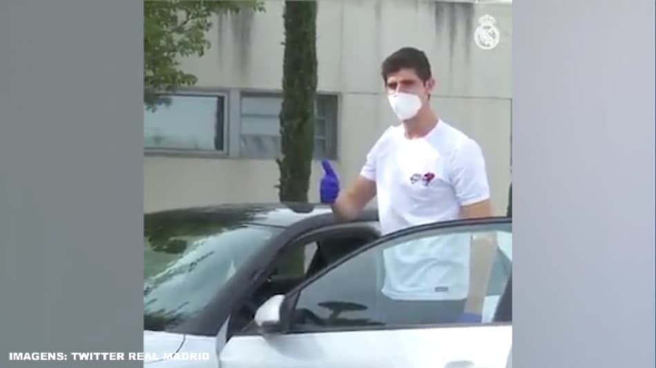 VÍDEO: Com máscaras e luvas, elenco do Real Madrid se reapresenta no CT