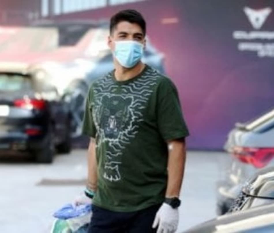 Forma física de Suárez chama a atenção na reapresentação do Barça; Atacante rebate