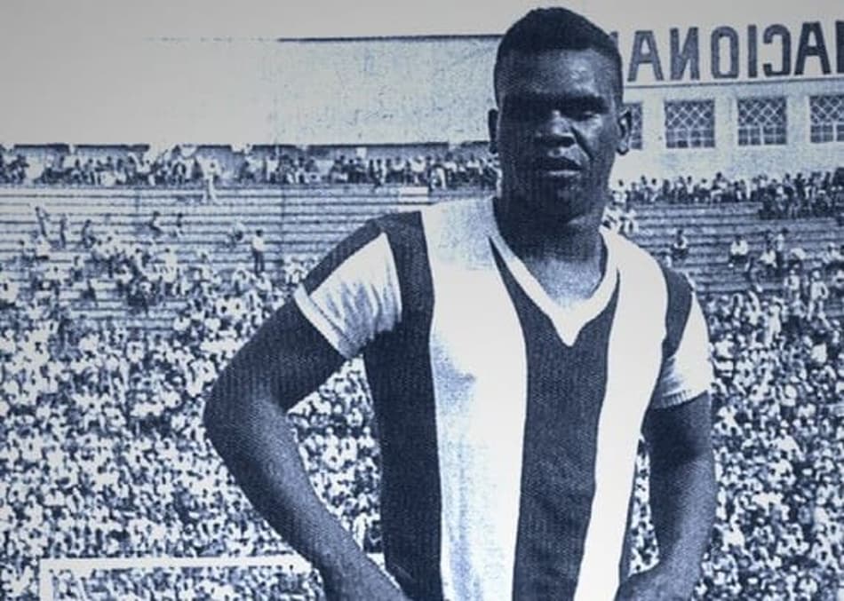 Lenda do futebol peruano, 'Perico' León morre aos 76 anos de idade