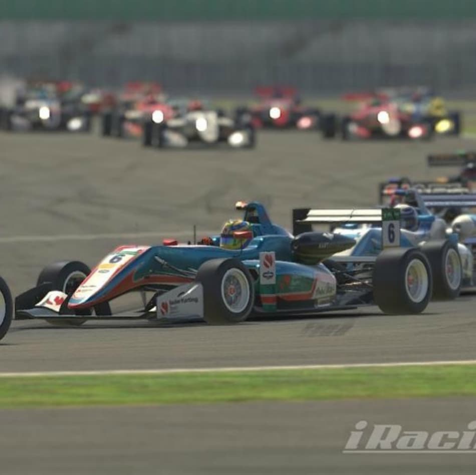 Miguel Costa é o mais jovem piloto a subir no pódio de uma corrida virtual com pilotos profissionais