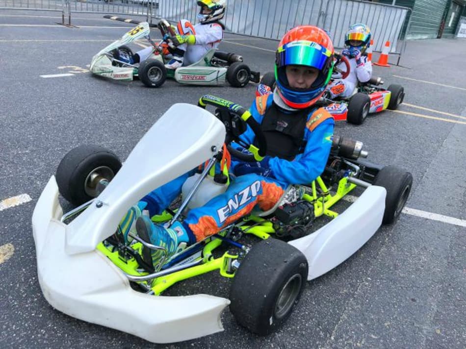 Campeão brasileiro de kart, Enzo Vidmontiene volta a acelerar em competição oficial nos EUA
