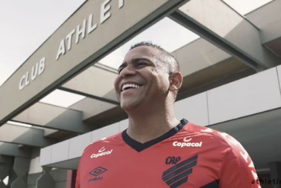 Dorival promete não pressionar Walter e faz avaliação sobre retorno do atacante