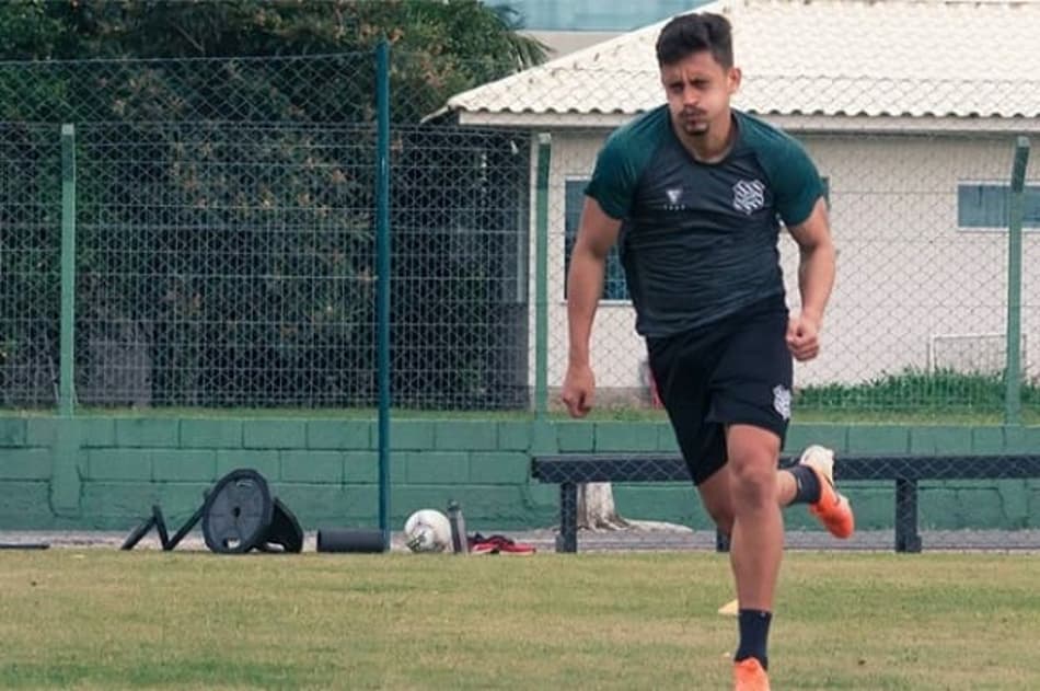 Lateral do Figueirense comenta nova rotina de treinos