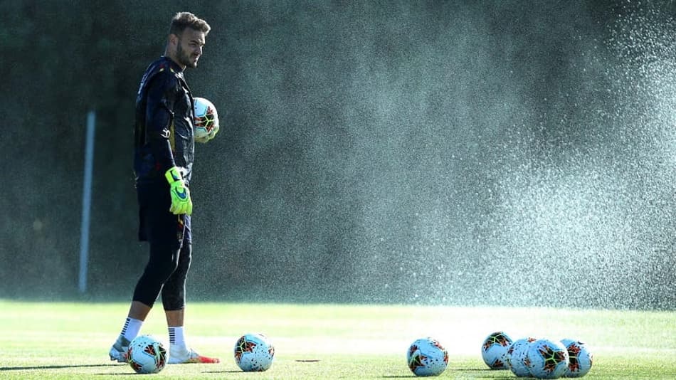 Goleiro brasileiro do Lecce comemora volta do Campeonato Italiano: 'Sensação de que o pior passou'