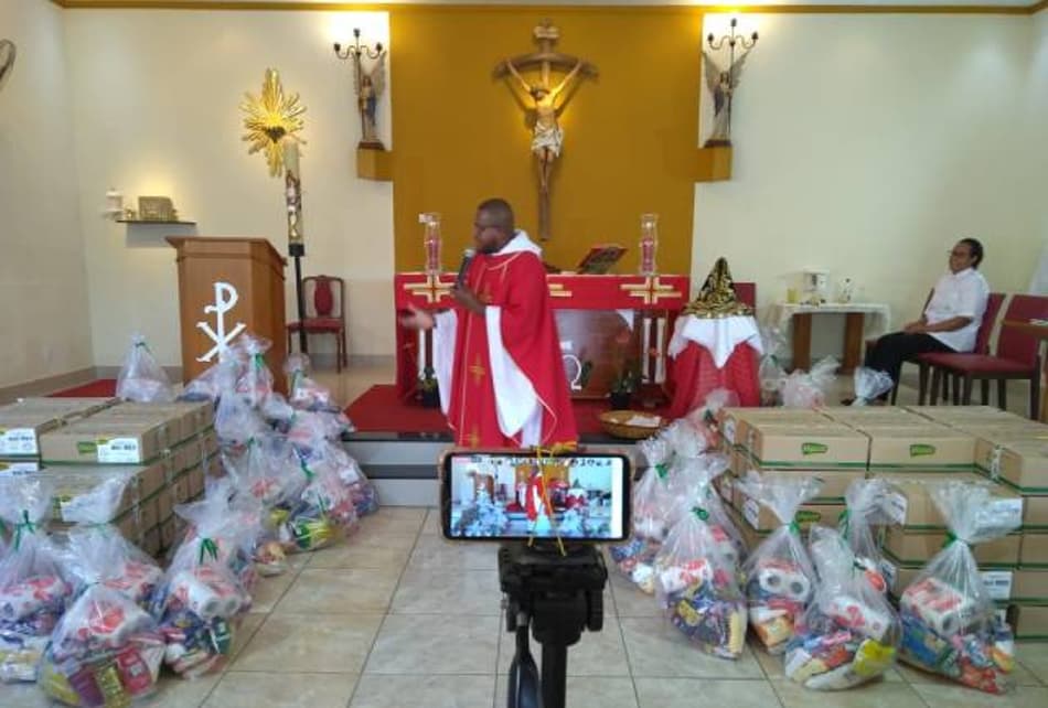 Projetos sociais do Rio de Janeiro recebem duas toneladas de alimentos