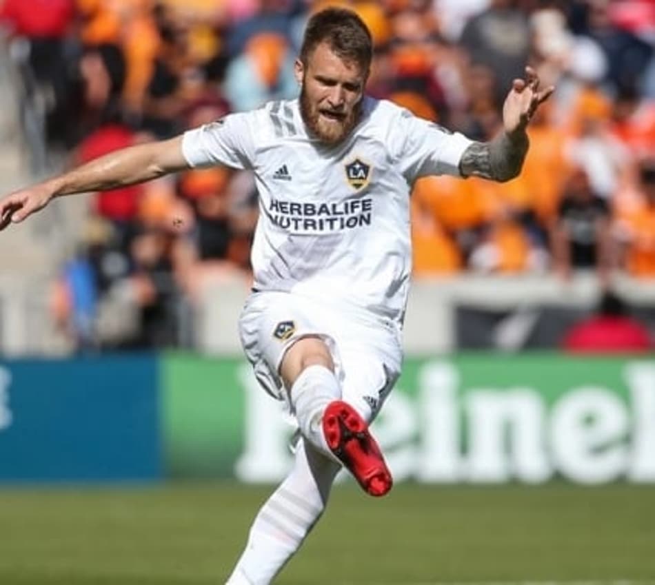 LA Galaxy rescinde contrato de atleta após comentários racistas da esposa